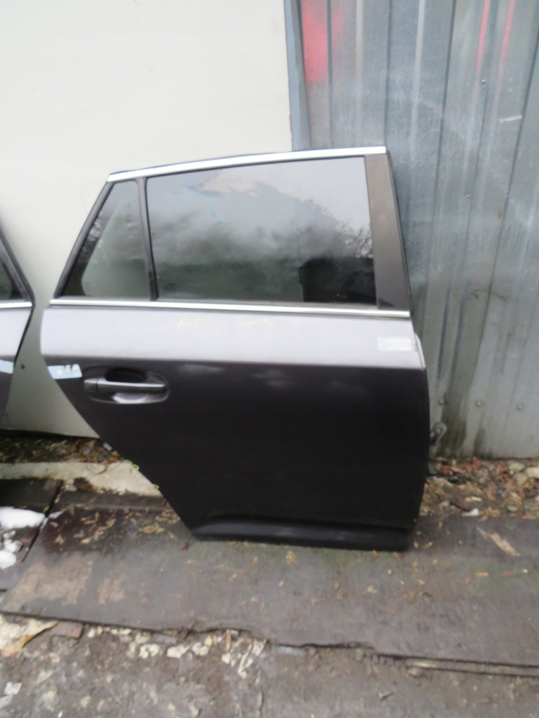 фото №1, Дверь правое задняя задние toyota avensis kombi