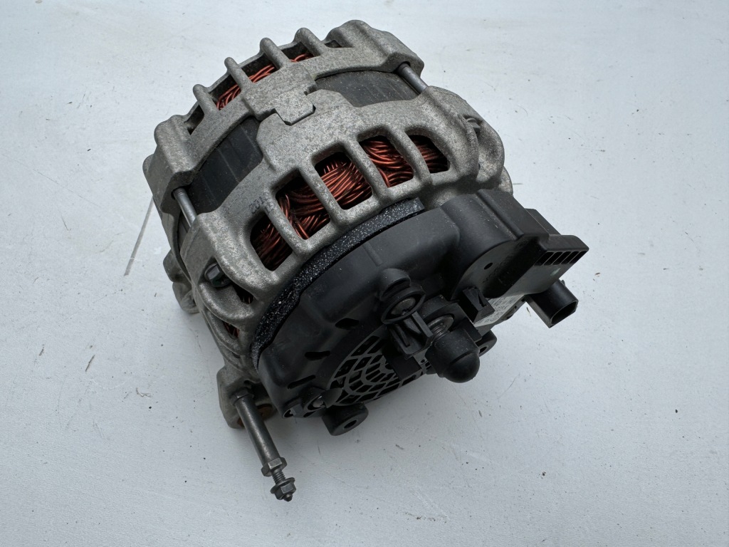 Генератор 03l903023k audi vw Оригинал