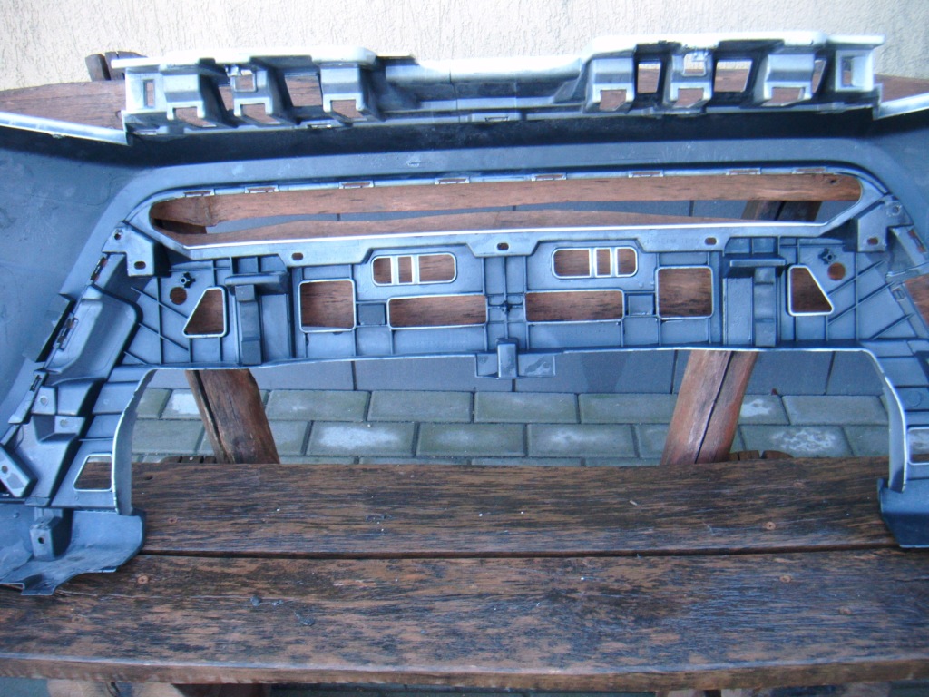 Suzuki vitara 3 iii lift 2015- бампер перед передний pdc 7171186r Недорого