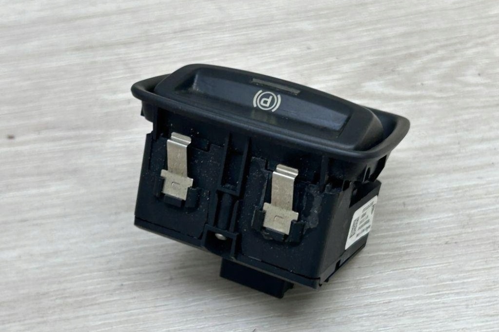 фото №8, Кнопка тормоза ручного porsche panamera 970 97061325102 3.6l бензиновый