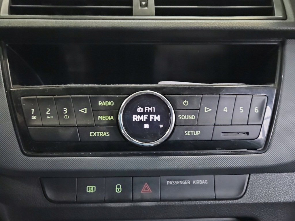 фото №1, Радіо заводський skoda fabia iii 6v0035872 радіопрогравач