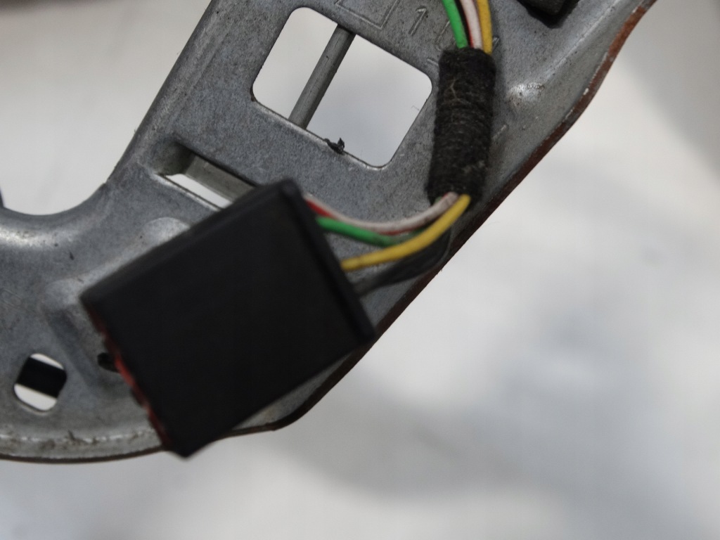 Купить Жгут кронштейн подушка безопасности руля multim. opel astra j iv 306435150-ah