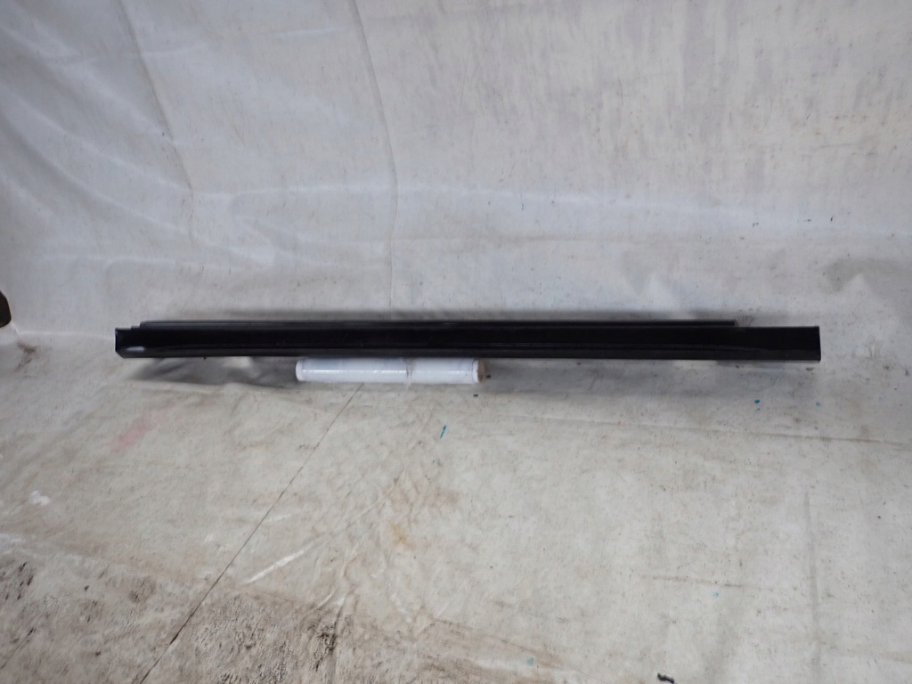 фото №1, Mercedes cla c118 amg 19- молдинг порог правая