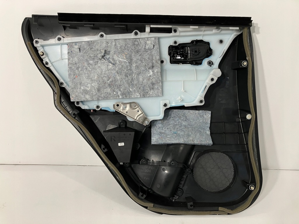 фото №7, Auris ii обшивка двері задній правий задня