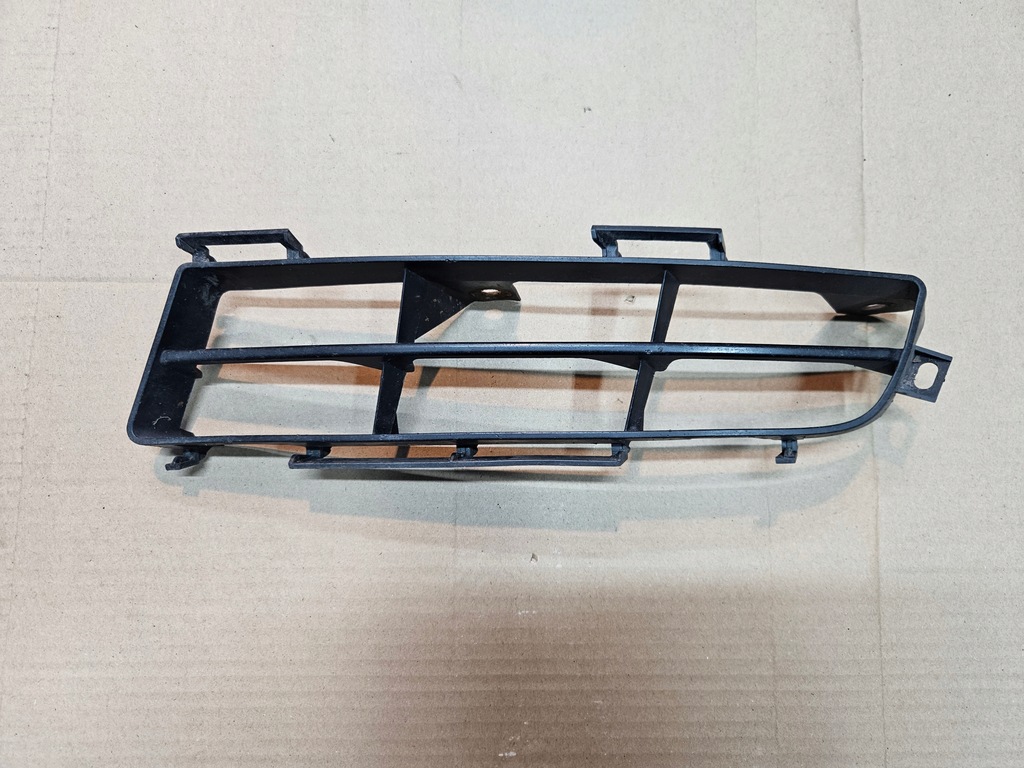 фото №1, Toyota avensis verso заглушка левая противотуманной фары