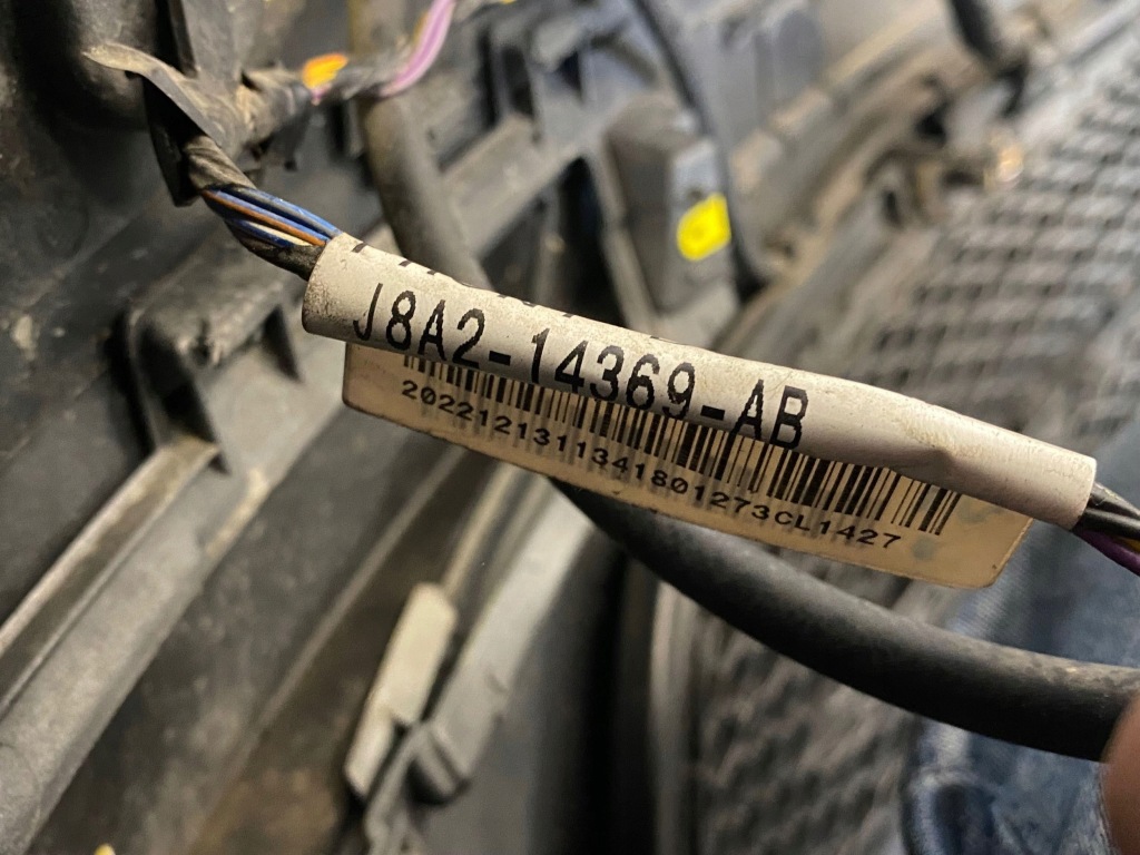 Бампер перед комплектний  land rover range rover velar j8a217f775af Ціна