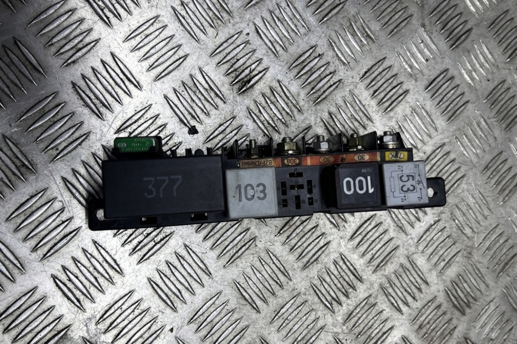 Коробка предохранителей audi a6 4b2, c5 8l0941822 2.5l дизель 132kw 2000 с Разборки