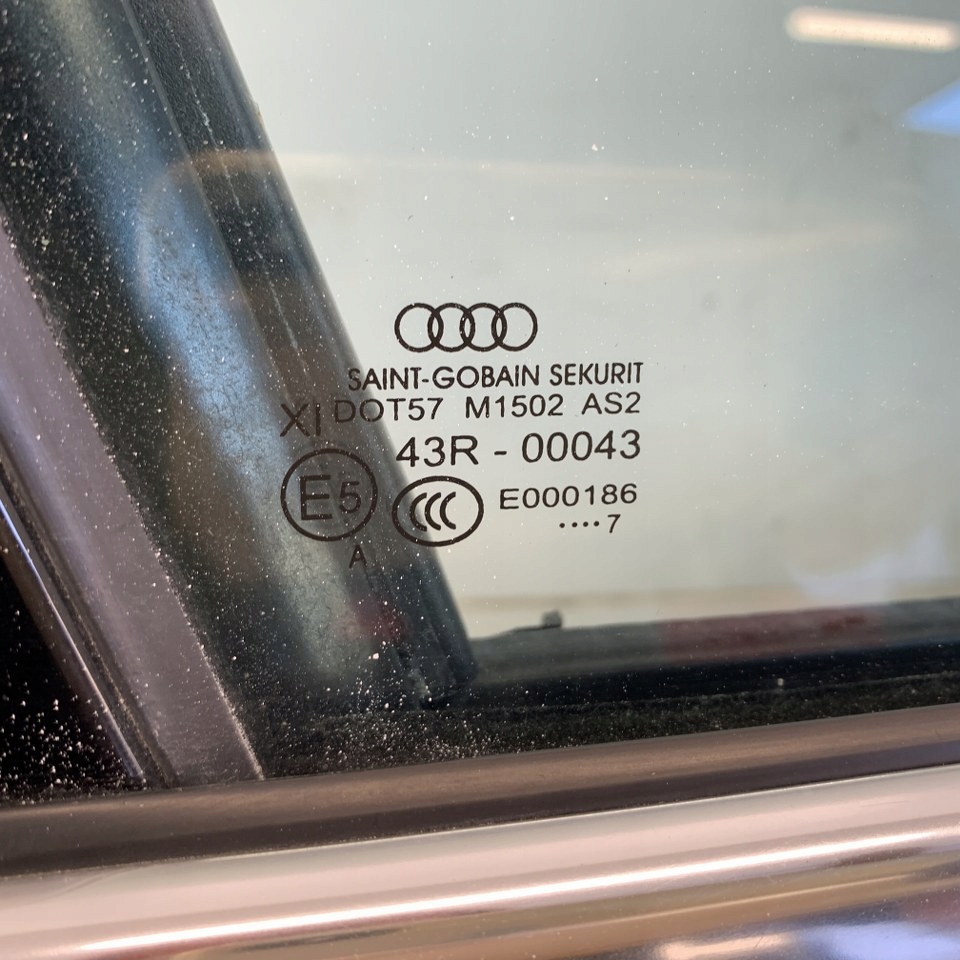 Двері колір ly9c праве перед передні повний audi a4 b9 8w 17r Оригінал