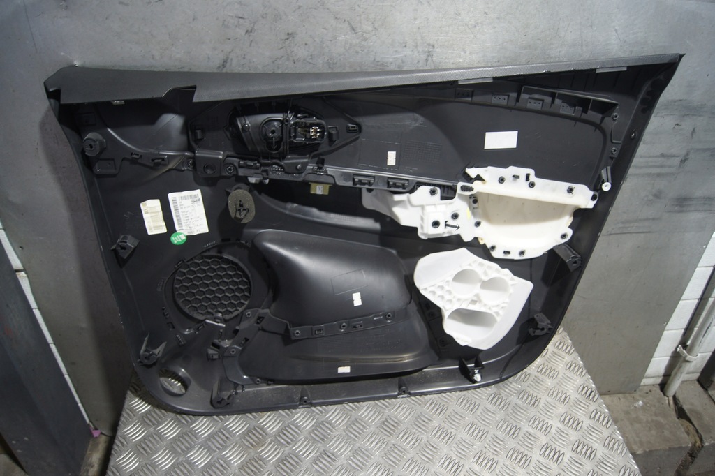 фото №11, Обшивка дверь левый перед clio iv 8090184552r