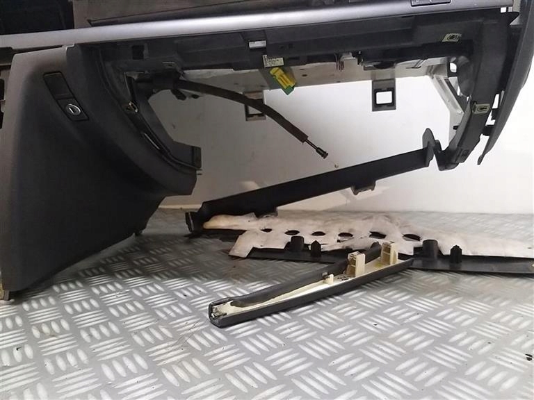 фото №11, Консоль приборная панель приборная панель phaeton 02-07 przed lift чёрный dół подушка