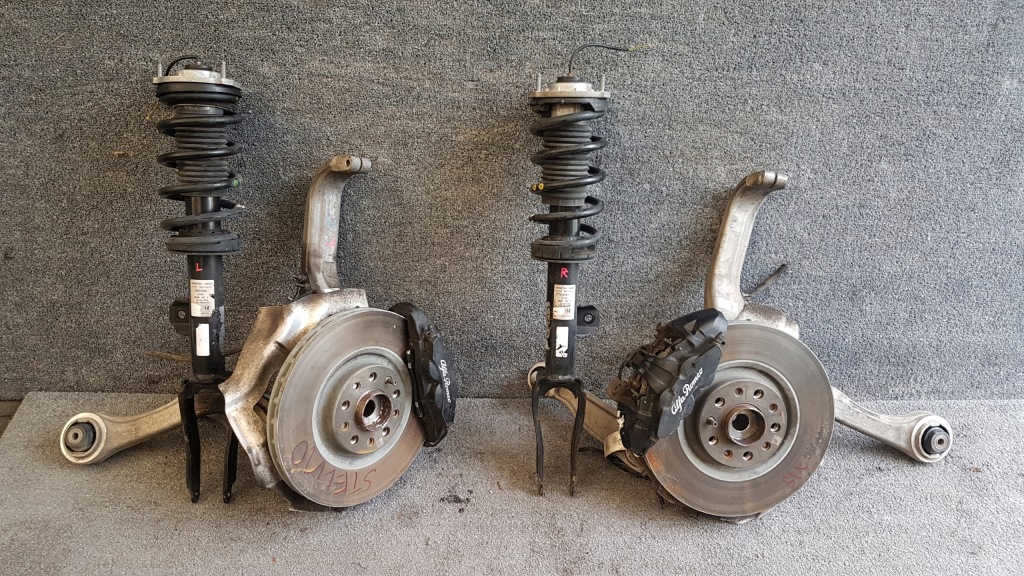 Купить Alfa romeo stelvio амортизационная стойка поворотный кулак комплект правая