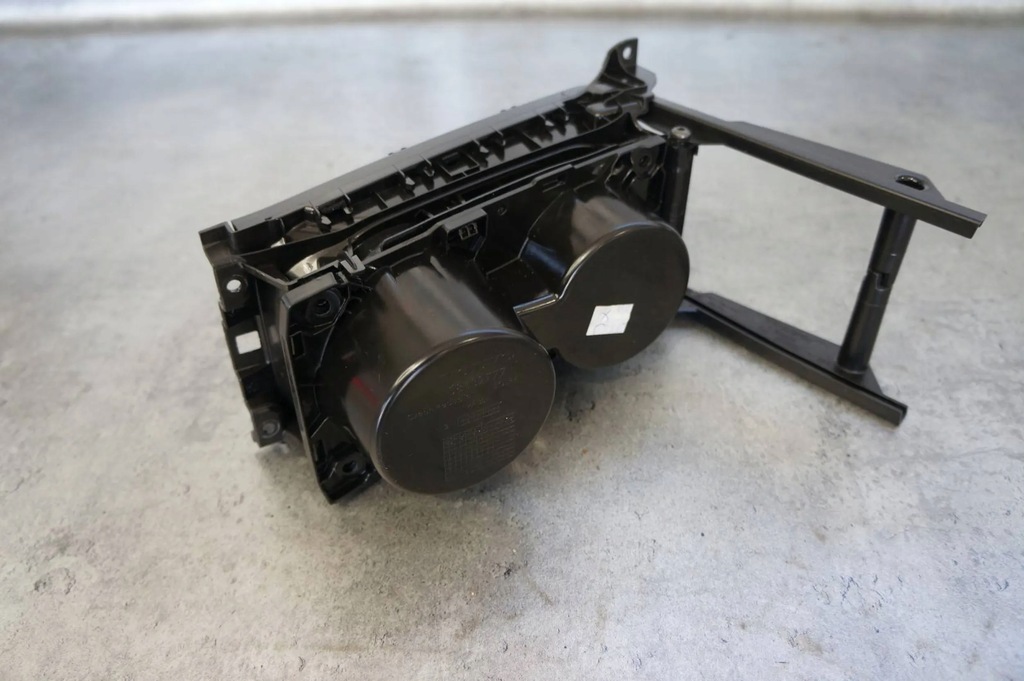 фото №9, Кронштейн na чашки шторка тунель бардачок volvo v40 ii