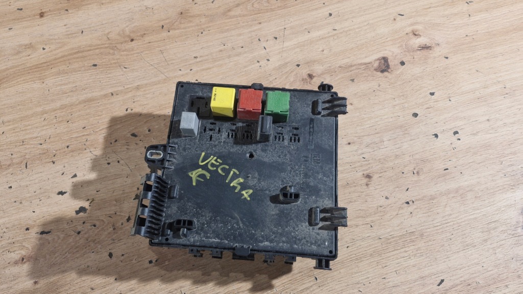 Купити Коробка запобіжників opel vectra c signum 1,9 cdti 13189924