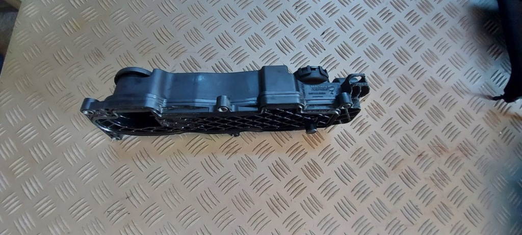 Кришка клапанів 1.6 hdi peugeot citroen benzyn Недорого