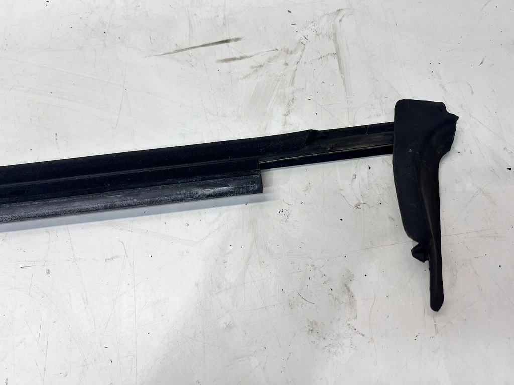 фото №8, Молдинг уплотнитель стекло правая перед audi a6 c7 4g0853284g