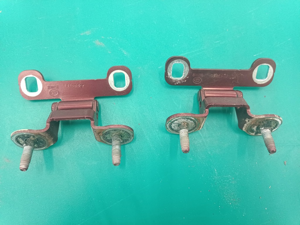 фото №1, Dodge grand caravan петля крышки багажника