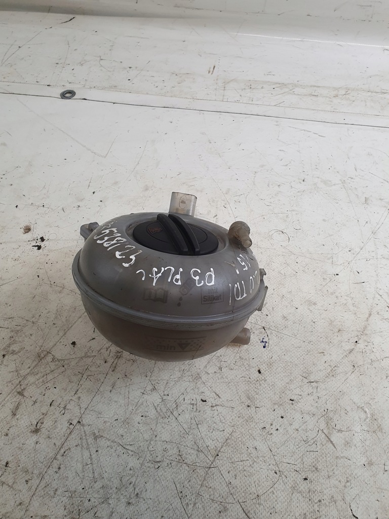 фото №11, Бачок расширительный оригинальный номер 5q0121407g volkswagen passat b8 2.0tdi 15r.