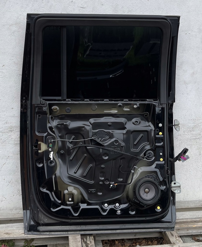 фото №12, P8 gmc yukon xl denali iv 2015 - ліва двері задня задні повний