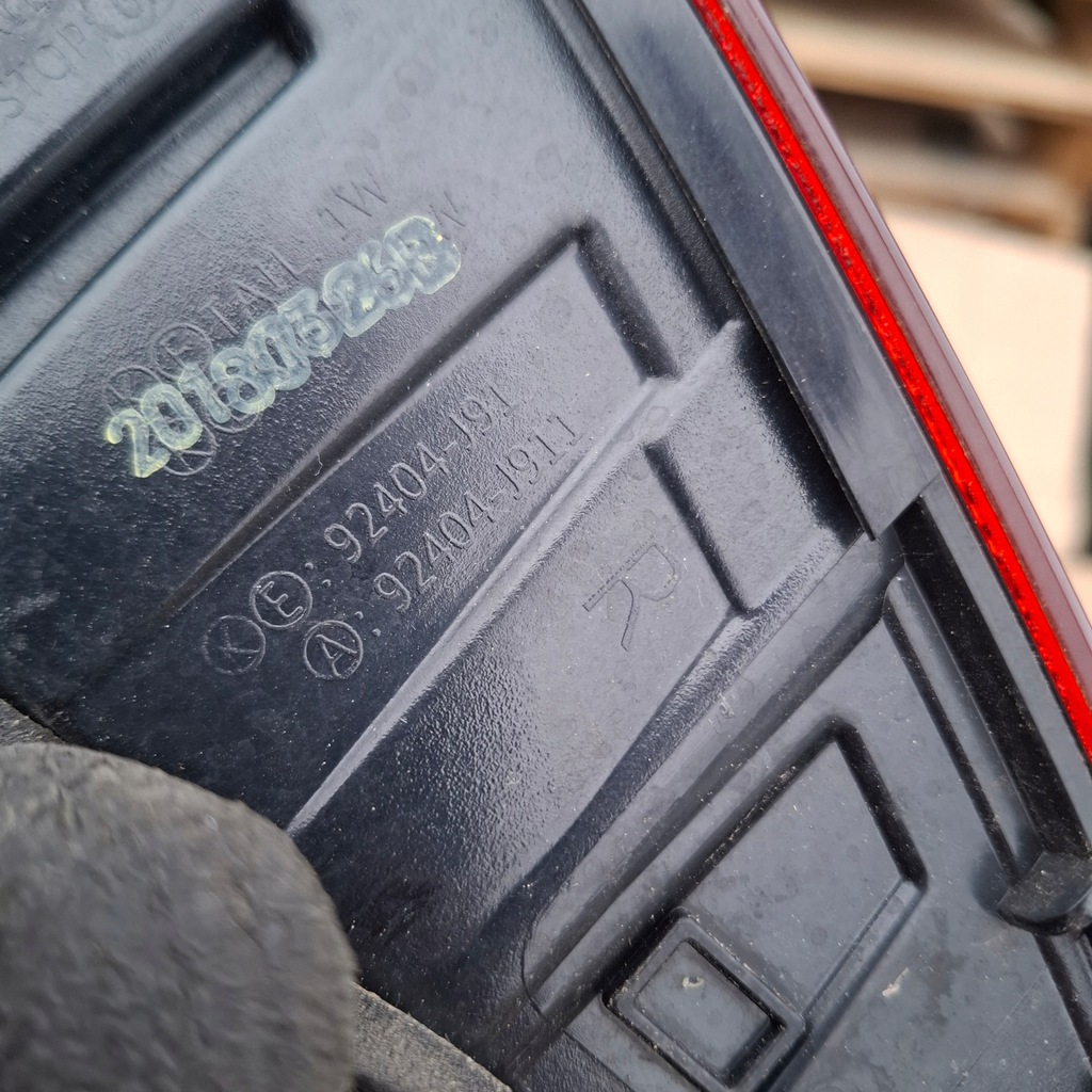 фото №13, Hyundai kona лампа задня комплект 4szt ліва права w крила + кришка багажника