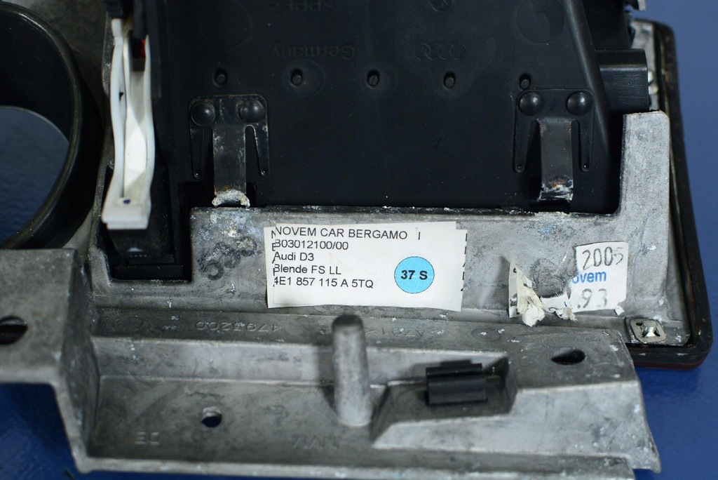 фото №7, Audi a8 d3 защита рамка спидометра 4e1857115a