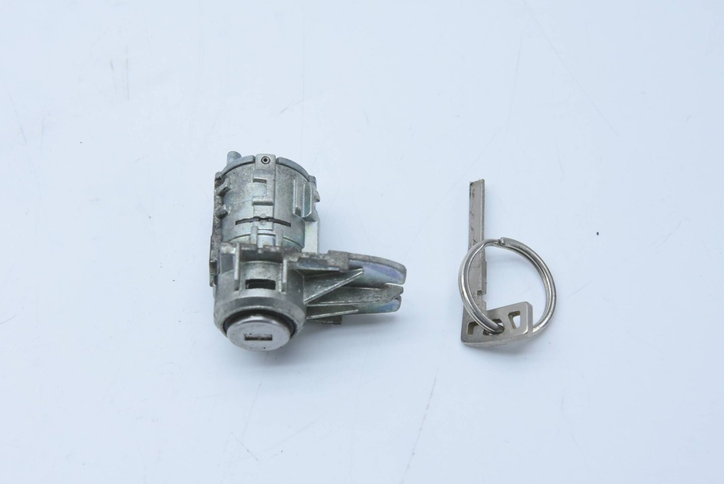 Купити Mercedes-benz sprinter w907 w910 w447 вкладка замка дверей ліва перед + жало