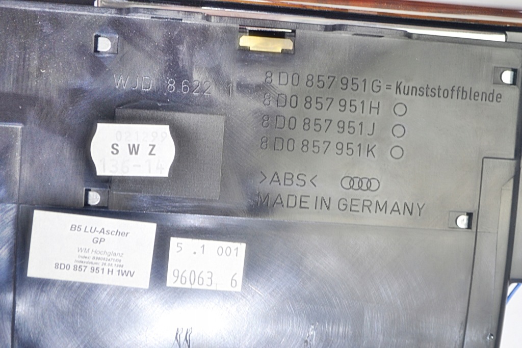 Audi a4 b5 lift попільничка 8d0857951h nowa Доставка