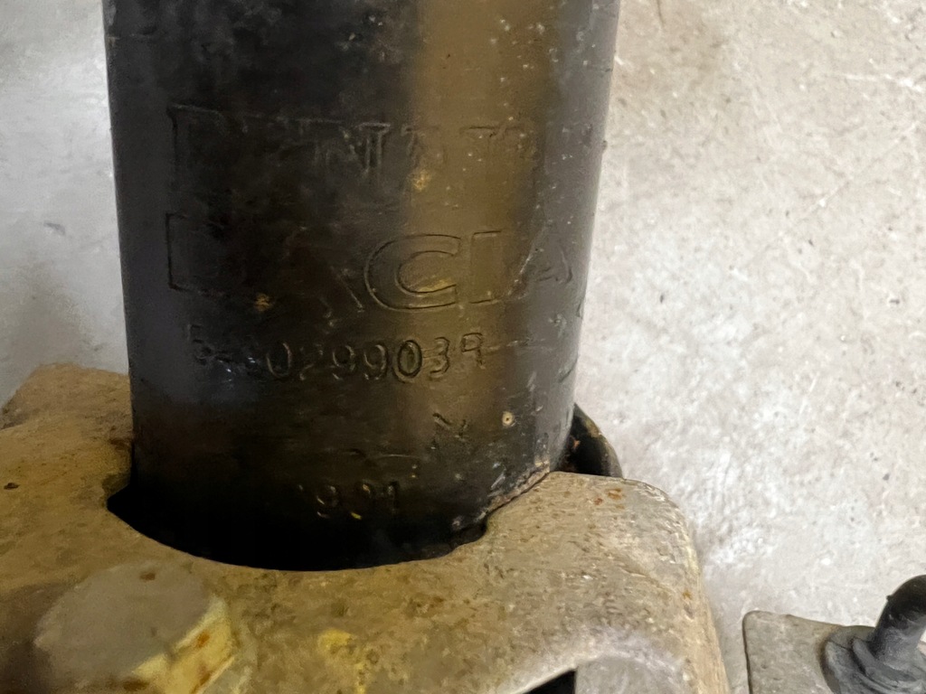 фото №9, Рычаг амортизатор поворотный кулак перед левый dacia duster ii 2wd lift 1.0 tce