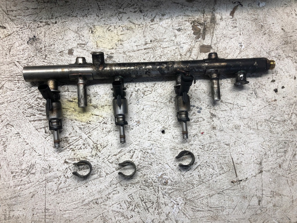 фото №1, S3 8v golf 7 2.0 tfsi cyf молдинг форсунки kpl