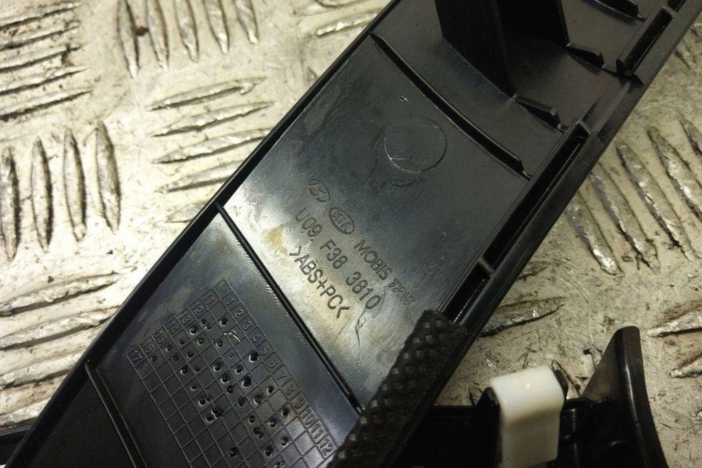 фото №10, Молдинг декоративная приборная панель hyundai i40 cw vf u09f383810 1.68l дизель 100kw