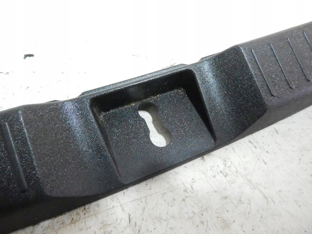 фото №4, Пластик na задний pas toyota corolla verso 04-09