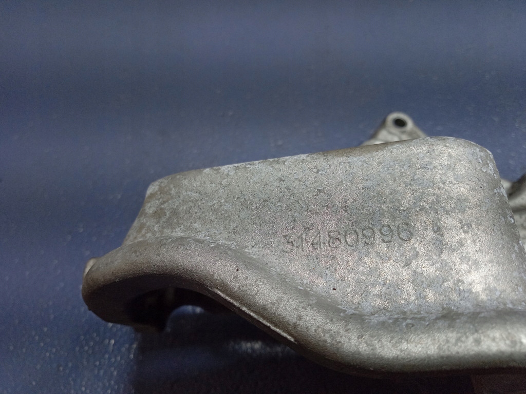 фото №5, Volvo xc60 ii 2.0 d3 кронштейн двигуна 31480996 d4204t4