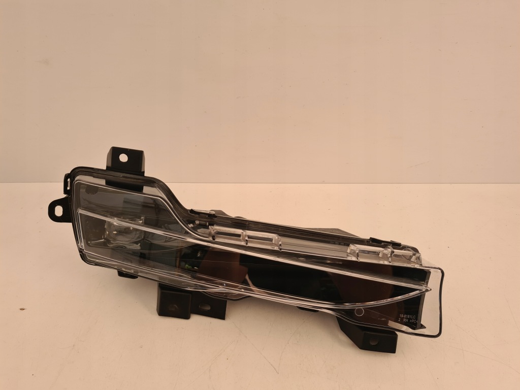 Протитуманна фара drl правий led tesla 3 3 y рестайлінг  1624798-00-a Оригінал