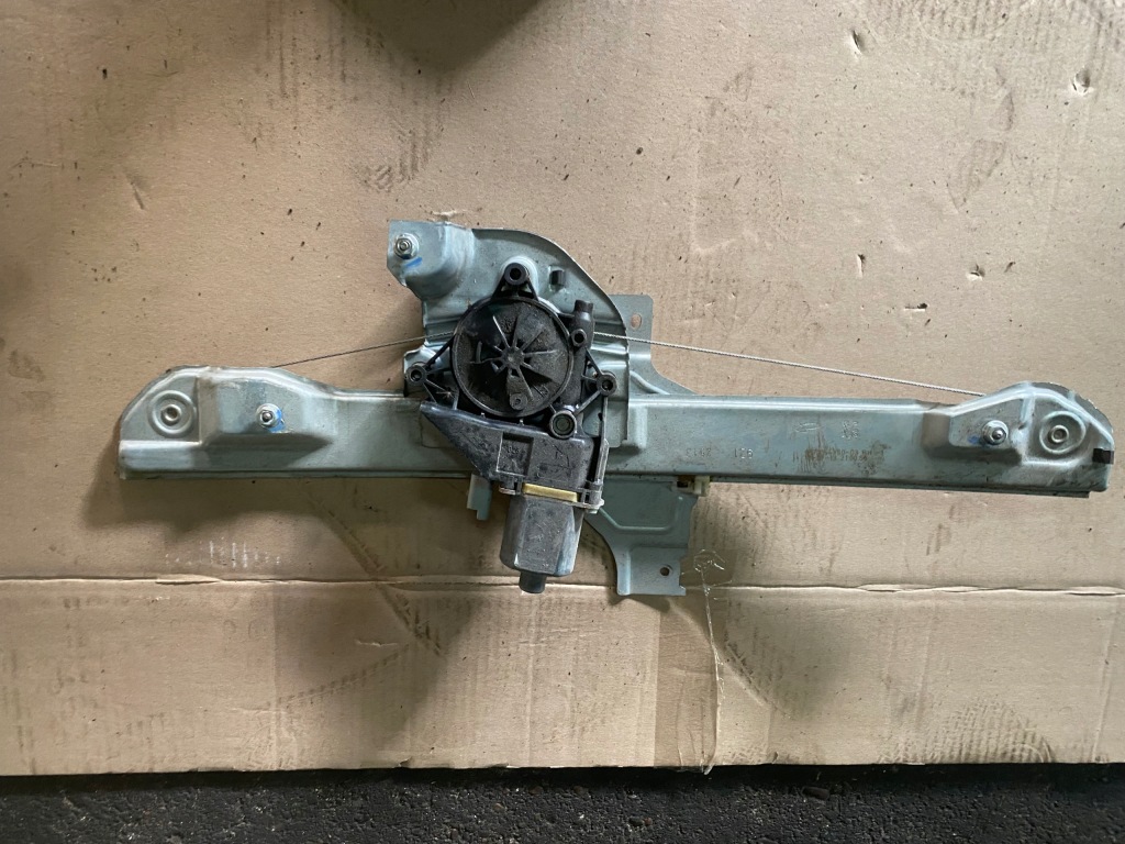 фото №1, Підйомник скло правий перед peugeot 208 9673154380