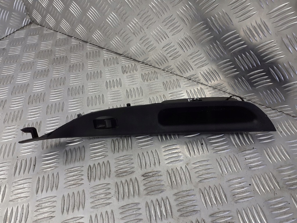 фото №1, Панель стекло правый перед mazda 6 gg 2.0 di