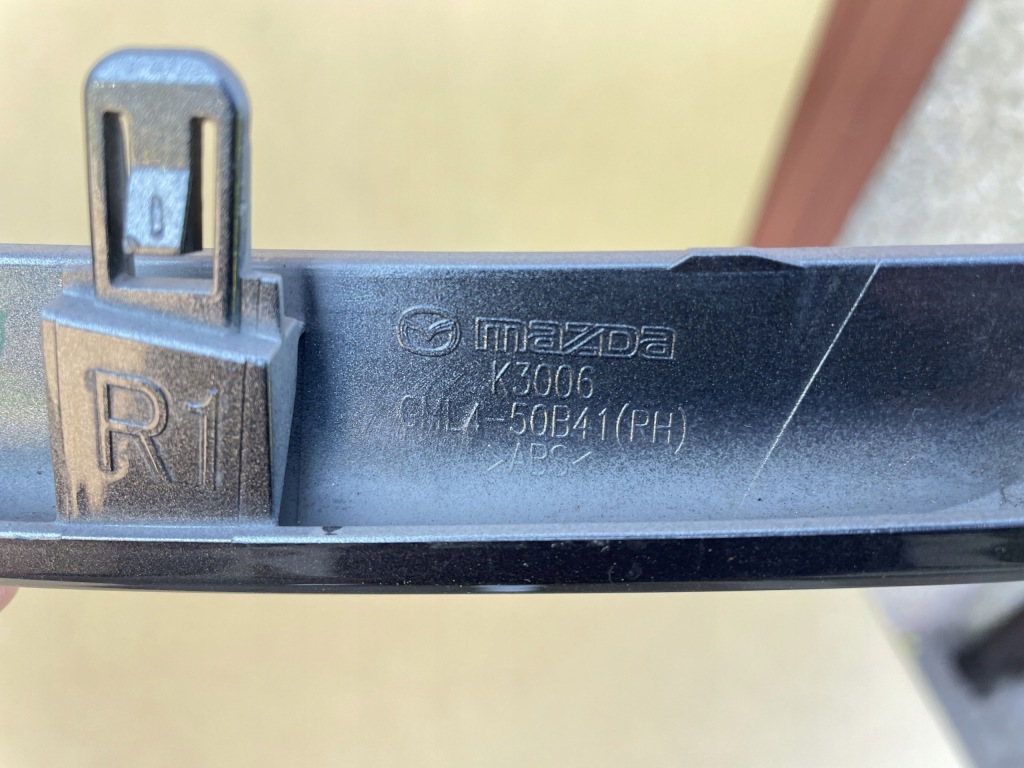 фото №3, Молдинг решётка решетка правая mazda 6 gj