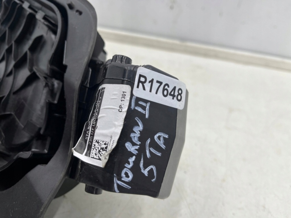 Крышка заливной топлива vw touran ii 5t 2015r.- 5ta809857e 5ta809799 Оригинал