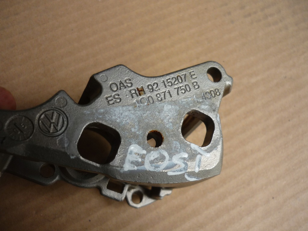 Кронштейн дах праве vw eos 1q0871750b Київ