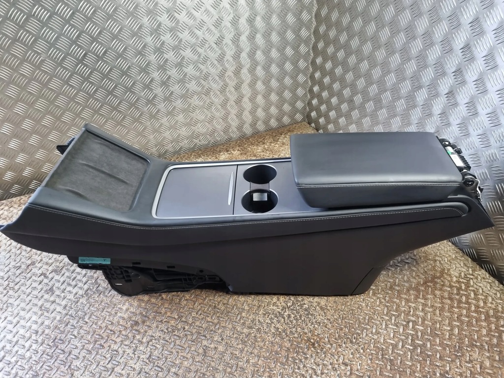 фото №1, Tesla model y 2023 панелі керування, перемикачі