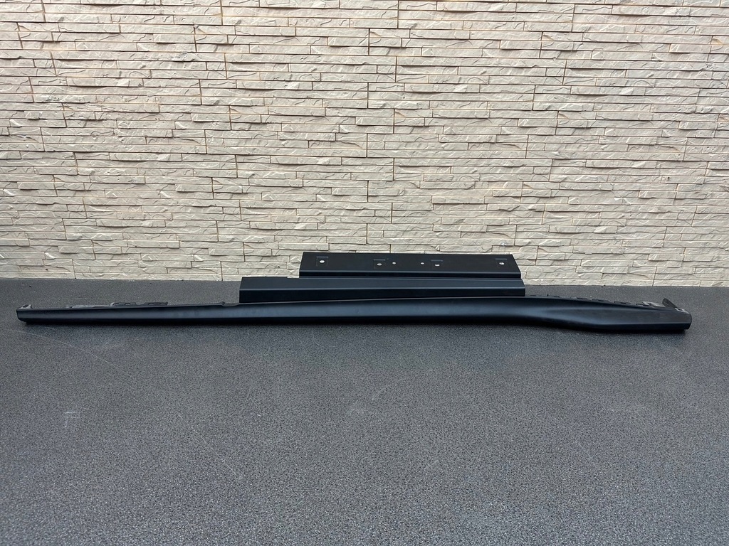 фото №1, Ferrari 812 порог молдинг порог левая порог сторона skirt left 88068510