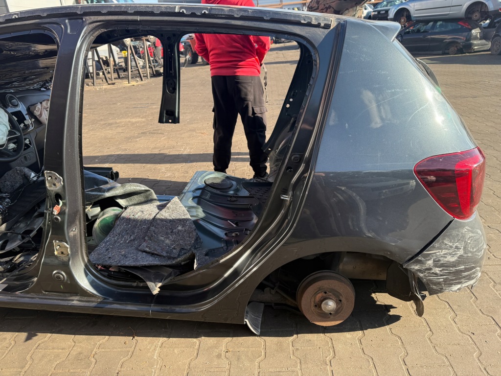 фото №1, Dacia sandero ii lift 2013-2019 крила лівий задній задня чверть tekna