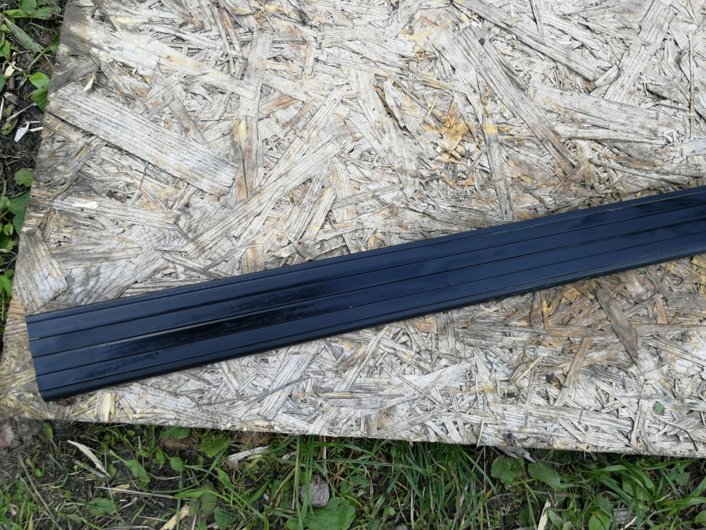 Молдинг правый  купе bmw e30 Цена