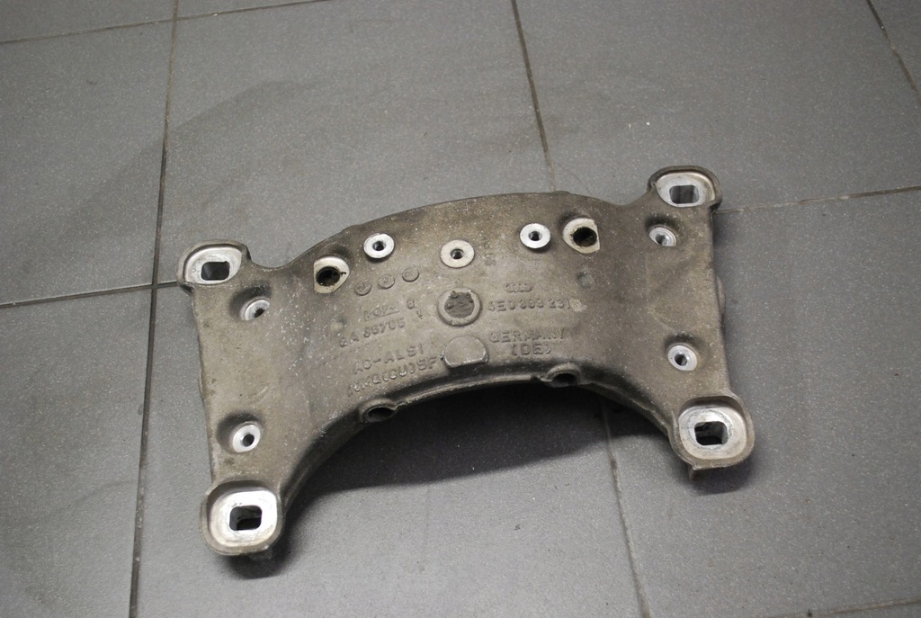 фото №6, Кронштейн опора коробки audi s8 d3 5.2 fsi 4e0399231s