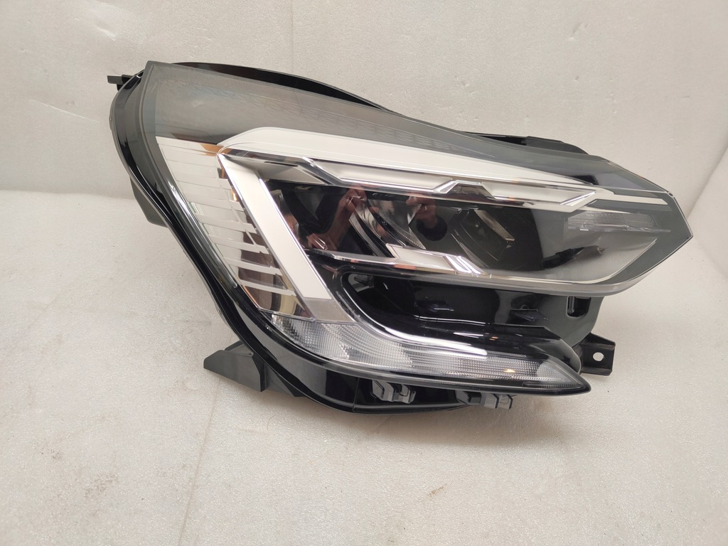 фото №1, Renault captur ii full led хром лампа правий перед 260104095r