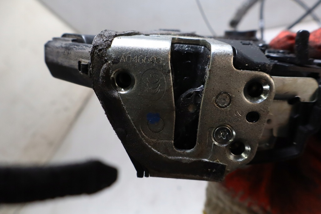 фото №3, Замок левый задняя дверь toyota corolla verso ii