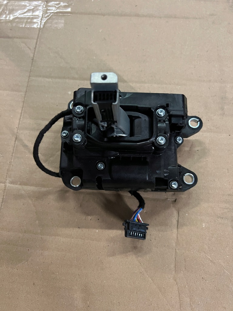 фото №1, Audi домкрат переключения передач 8w1713041g