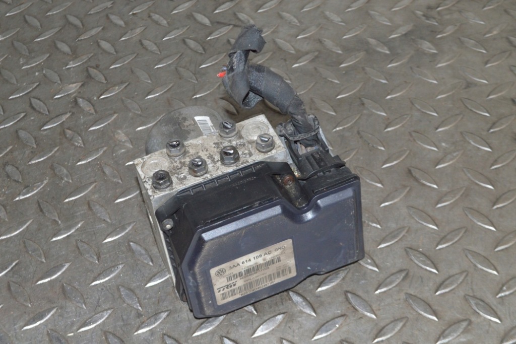 фото №3, Vw passat b7 2.0 tdi 2011 rhd abs насос модулятор управление