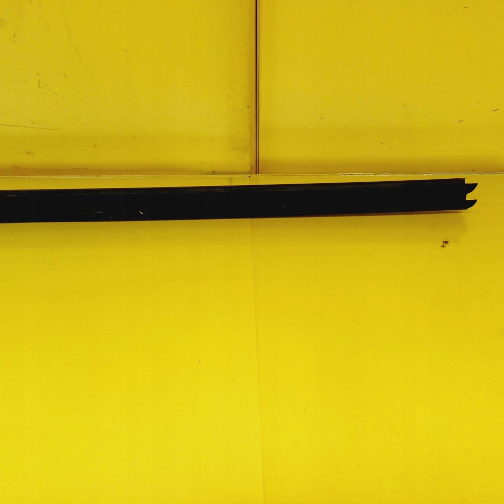 Молдинг ущільнювач правий задній opel zafira b 13132076 nr67 Зі Шроту