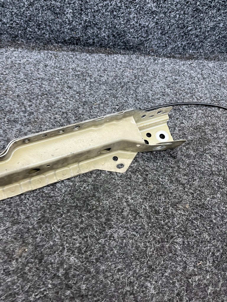 Opel astra j передний панель защёлочный верхний рама радиатора 13312474 Оригинал