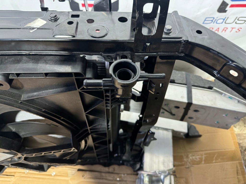 Бампер комплектный  радиатор ремень передний усилитель toyota sienna 2021 xl40 в Украине