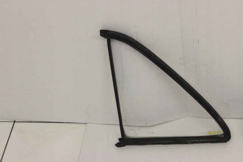 Mercedes w123 sedan скло двері права ліва трикутник Недорого